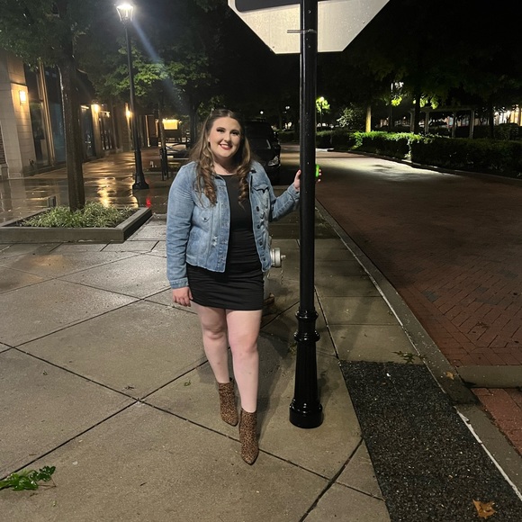 Meet your Posher, Cassidy - Picture 1 of 1